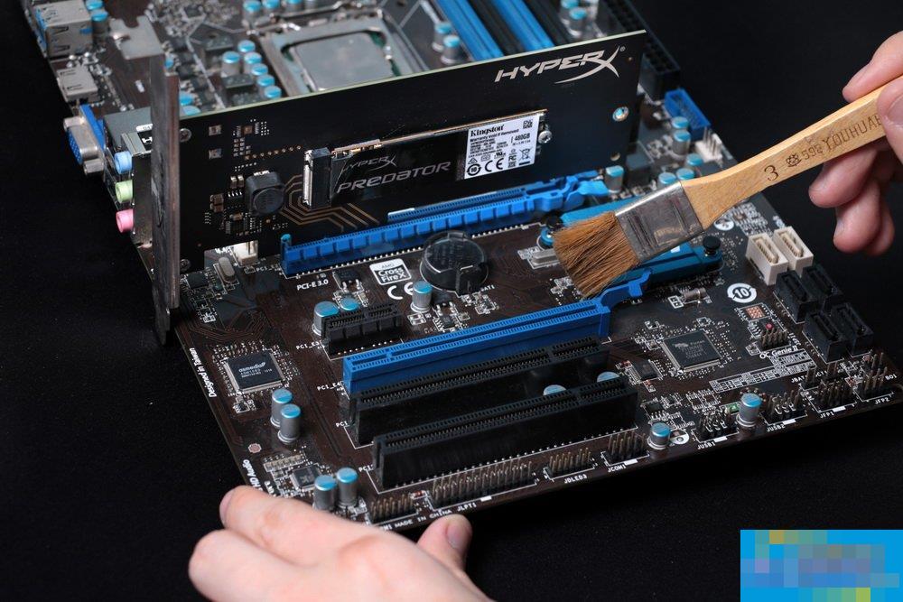 电脑主机灰尘如何清理？清理台式机灰尘有什么注意事项？